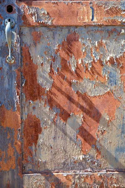 Porte Extrêmement Rouillée Avec Peinture Écaillant — Photo
