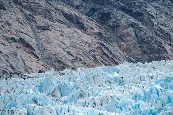 Sommet Glacé Glacier Dawes Avec Pente Rocheuse Arrière Plan — Photo