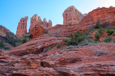 Arizona, Sedona 'daki Katedral Kayası' nda kuleler