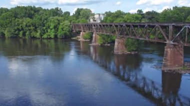 Güney Carolina, Rock Hill 'deki Catawba Nehri boyunca uzanır.