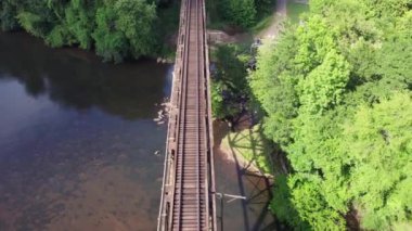 Güney Carolina, Rock Hill 'deki Catawba Nehri boyunca uzanır.