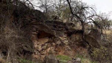 İsrail 'deki Akıntı ve gölet Meshushim yakınlarındaki dağlık bölgenin güzel manzarası. Golan' da güzel bir yer. Yüksek kalite 4k görüntü