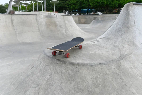 Skateparkhellingen Het Recreatiepark Vrij Skatepark Geen Mensen — Stockfoto
