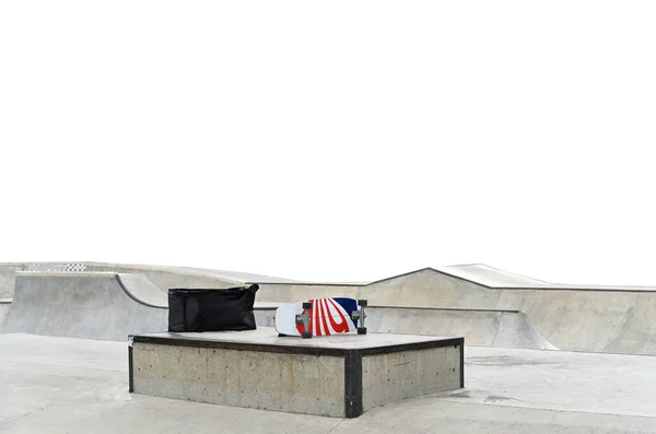 Rampe Skatepark Nel Parco Ricreativo Skate Park Gratuito Sfondo Bianco — Foto Stock