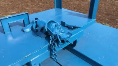 Kohav HaYarden, İsrail, 24 Aralık 2022 Sanatçı Yigal Tumarkin 'in heykelleri, Belvoir kalesinin yıkıntılarının yanında. İsrail 'deki Kohav HaYarden Ulusal Parkı. Golan Tepeleri İsrail