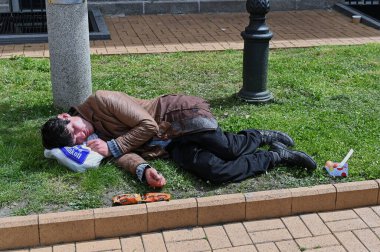 SOFYA, BULGARIA - 15 Nisan 2023: Sofya Sinagogu Sofya 'da inşa edildi. Binanın yakınında Paskalya 'ya kadar çocuklarla yumurta süsleme etkinliği var. Yüksek kalite fotoğraf