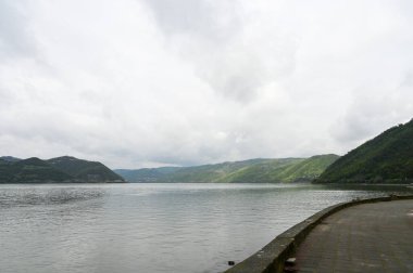 Demir Kapılar Tuna Nehri 'nde bir geçittir. Sırbistan 'ın Cerdap Ulusal Parkı' nın ana özelliği ve cazibesi. Yüksek kalite fotoğraf