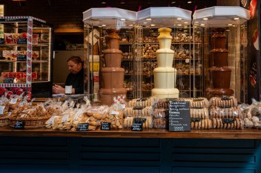 Budapeşte, Macaristan - 24 Ekim 2024: Merkezi Pazar Salonu. Yüksek kalite fotoğraf