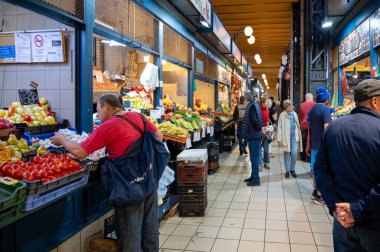 Budapeşte, Macaristan - 24 Ekim 2024: Merkezi Pazar Salonu. Yüksek kalite fotoğraf