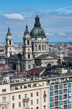Budapeşte, Macaristan - 17 Eylül 2024: Yukarıdan St. Stephen Bazilikası manzarası. Yüksek kalite fotoğraf