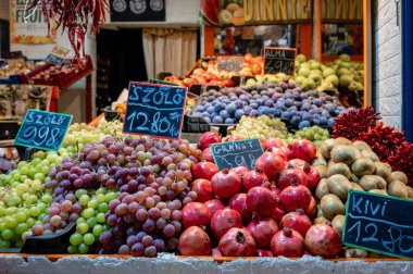 Budapeşte, Macaristan - 24 Ekim 2024: Merkezi Pazar Salonu. Yüksek kalite fotoğraf
