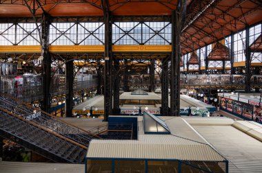 Budapeşte, Macaristan - 24 Ekim 2024: Merkezi Pazar Salonu. Yüksek kalite fotoğraf