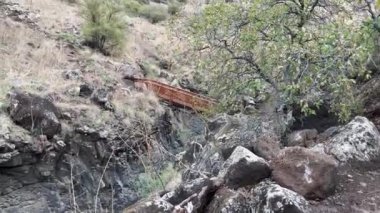 İsrail 'deki Akıntı ve gölet Meshushim yakınlarındaki dağlık bölgenin güzel manzarası. Golan' da güzel bir yer. Yüksek kalite 4k görüntü