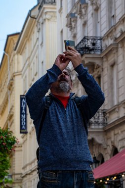 Budapeşte, Macaristan - 17 Eylül 2024: Vaci alışveriş caddesi Budapeşte 'nin merkezinde. Yüksek kalite fotoğraf