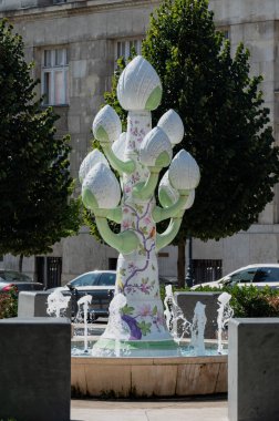 Budapeşte, Macaristan - 17 Eylül 2024: Jozsef Nador Meydanı 'ndaki Herendi Çeşmesi - Budapeşte, Macaristan. Yüksek kalite fotoğraf