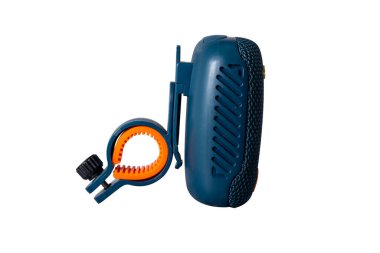 Beyaz arka planda Handlebar Mount ile taşınabilir Bluetooth Bisiklet Hoparlörü. Yüksek kalite fotoğraf