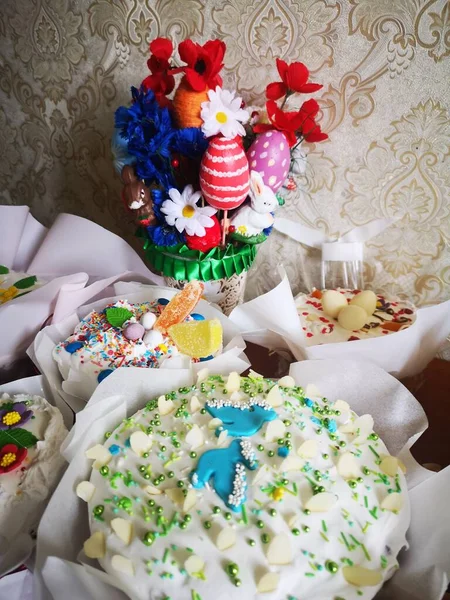 イースターケーキ 伝統的なクルチ パスカイースターブレッド 伝統的なイースターの春の背景 — ストック写真