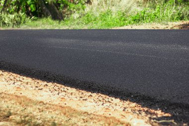 İlerlemeye Yeni Asfalt Yolu