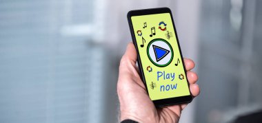 Çevrimiçi müzik kavramını gösteren akıllı telefon ekranı