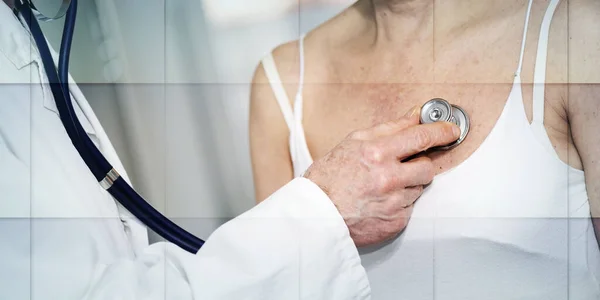 Arzt Der Seinen Patienten Mit Stethoskop Auskultiviert Geometrisches Muster — Stockfoto