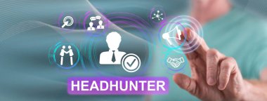 Adam dokunmatik ekranda işe alım konseptine parmağıyla dokunuyor.