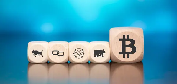 Houten Blokken Met Symbool Van Bitcoin Concept Blauwe Achtergrond — Stockfoto