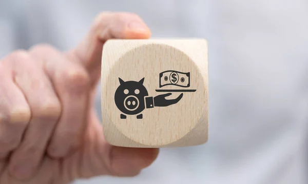 Hand Hält Einen Holzwürfel Mit Symbol Des Roi Konzepts — Stockfoto