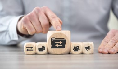 Veri değişimi kavramının sembolü olan tahta bloklar