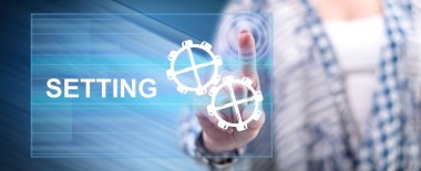 Kadın dokunmatik ekranda bir konsepte parmağıyla dokunuyor.