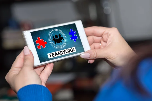 Smartphone Scherm Met Een Teamwork Concept — Stockfoto
