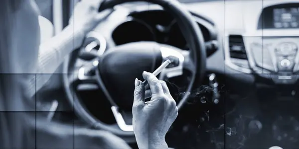 开车时抽烟的女人 几何图案 — 图库照片