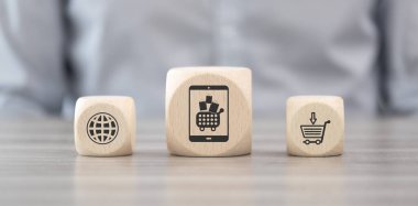 E-ticaret sembollü tahta bloklar