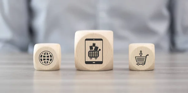 電子商取引の概念の象徴と木製のブロック — ストック写真