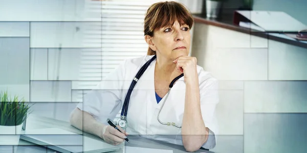 Πορτρέτο Της Στοχαστική Γυναίκα Γιατρός Στο Ιατρικό Γραφείο Γεωμετρικό Μοτίβο — Φωτογραφία Αρχείου