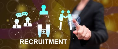 Kadın dokunmatik ekranda işe alım konseptine parmağıyla dokunuyor.