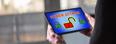 Bir siber saldırı kavramı görüntüleyen tablet ekranı