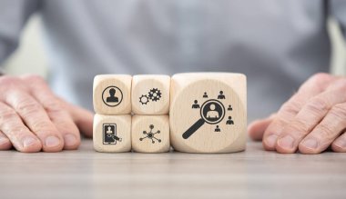 Asker toplama kavramının sembolü olan tahta bloklar