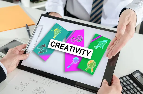 Kreativitás Koncepciója Egy Üzletember Által — Stock Fotó