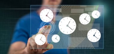 Adam dokunmatik ekranda zaman yönetimi kavramına parmağıyla dokunuyor.