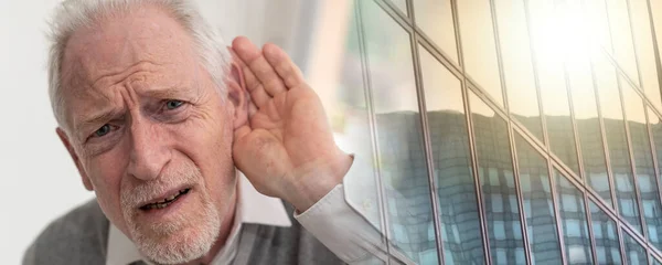 Ritratto Anziano Con Problemi Uditivi Esposizione Multipla — Foto Stock