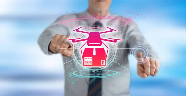 Mann Berührt Drohnen Lieferkonzept Auf Touchscreen Mit Den Fingern — Stockfoto