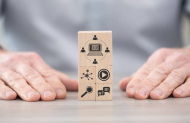 Ahşap bloklar mooc konsepti sembolü ile