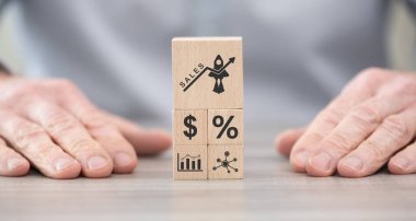 Satış büyüme konseptine sahip tahta bloklar