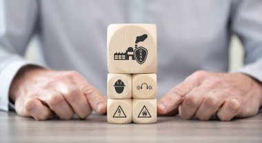 Oşa kavramının sembolü olan tahta bloklar