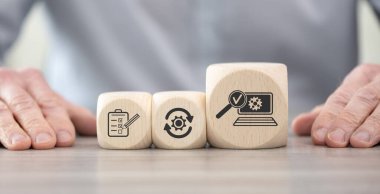 Yazılım testi kavramının sembolü olan tahta bloklar