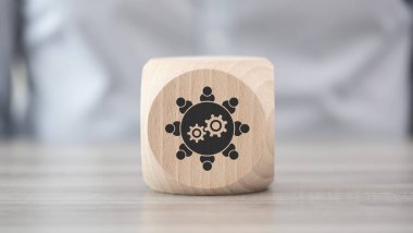 Atölye konsepti sembollü ahşap blok