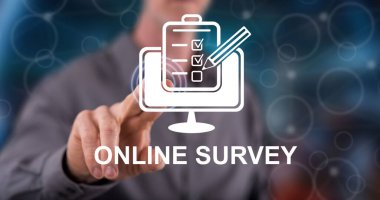 Bir adam dokunmatik ekranda online bir araştırma konseptine parmağıyla dokunuyor.