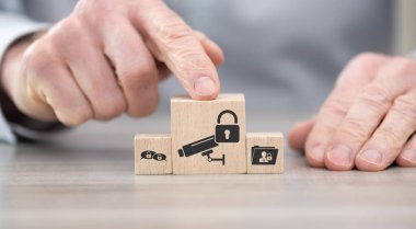 Özel veri kavramının sembolü olan tahta bloklar