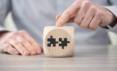 Takım çalışması kavramının sembolü olan tahta blok