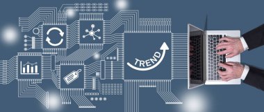 Eğilim sembollü dizüstü bilgisayar kullanan ellerin üst görünümü